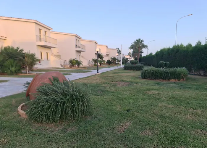 Nissiana Hotel & Bungalows