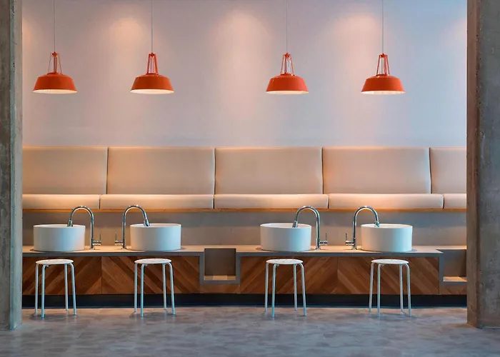 Courtyard By Marriott Calgary South