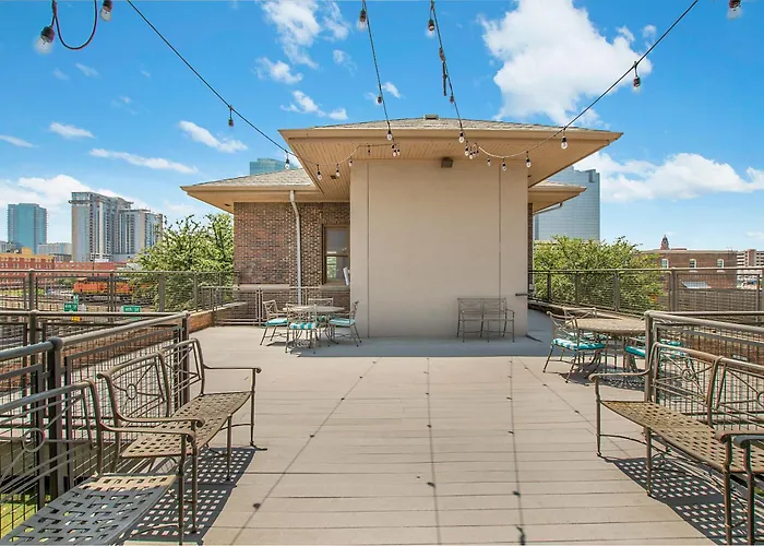 Cowboy Live, Laugh, & Loft 2 Bedroom Loft Downtown