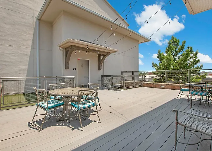 Cowboy Live, Laugh, & Loft 2 Bedroom Loft Downtown