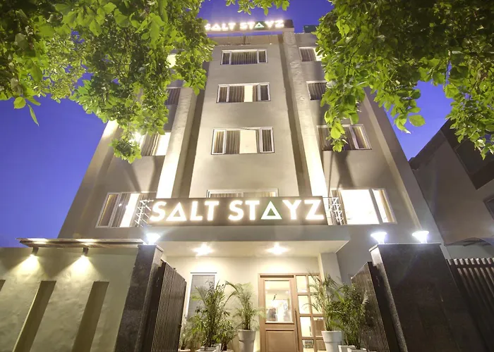 Hotels with a view Saltstayz Select - Golf Course Road & Sector 27