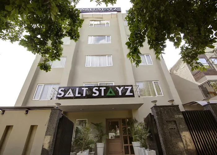 Hotels with a view Saltstayz Select - Golf Course Road & Sector 27