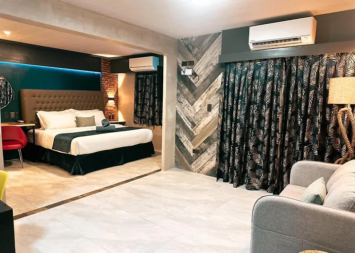 Blue Tulip - Rooms With Jacuzzi