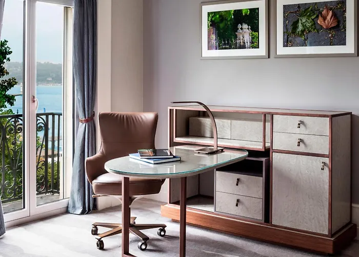 5 star hotel: The Ritz-Carlton Hotel De La Paix, Geneva
