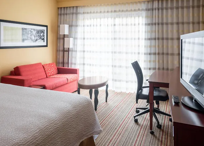 Courtyard By Marriott Indianapolis Airport