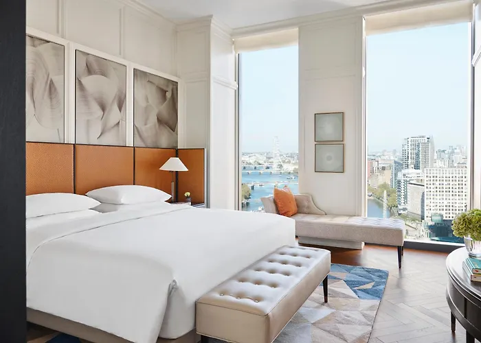 Hotel with pool: Park Hyatt London River Thames