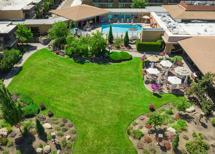 Pet Friendly hotel: Mirabeau Park Hotel