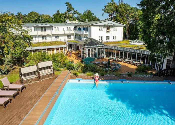 Hotel mit Pool: Ostseehotel Villen im Park - ein Rovell Hotel