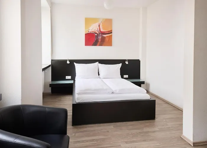 Hotel Villa-Bassermann, stilvoll, 2 Min zum Schloss, schnelles WLAN&Parkplatz