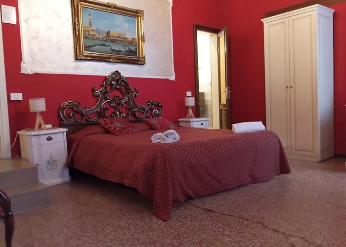 Guest house: Palazzo Lion Morosini - Check In Presso Locanda Ai Santi Apostoli