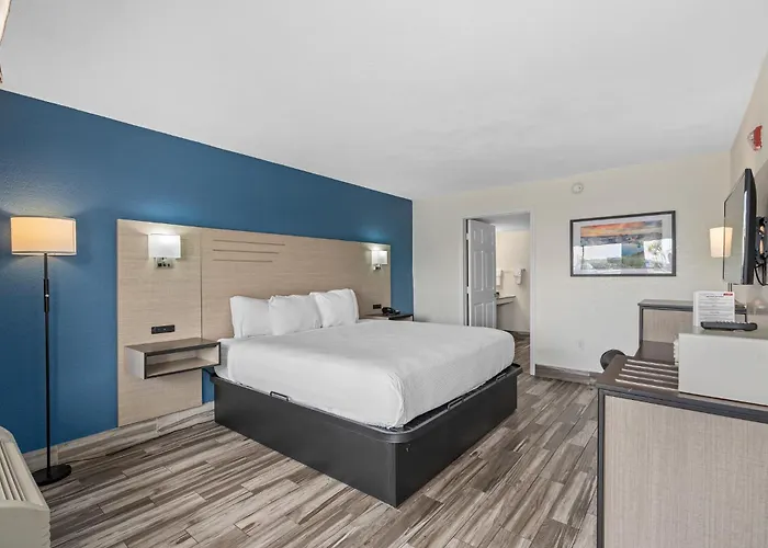 Hotels with pool Baymont By Wyndham Orlando Downtown
