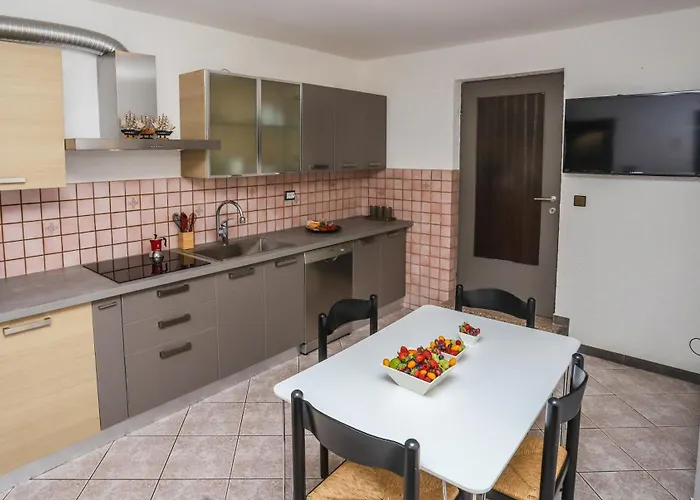  s Villa Irena