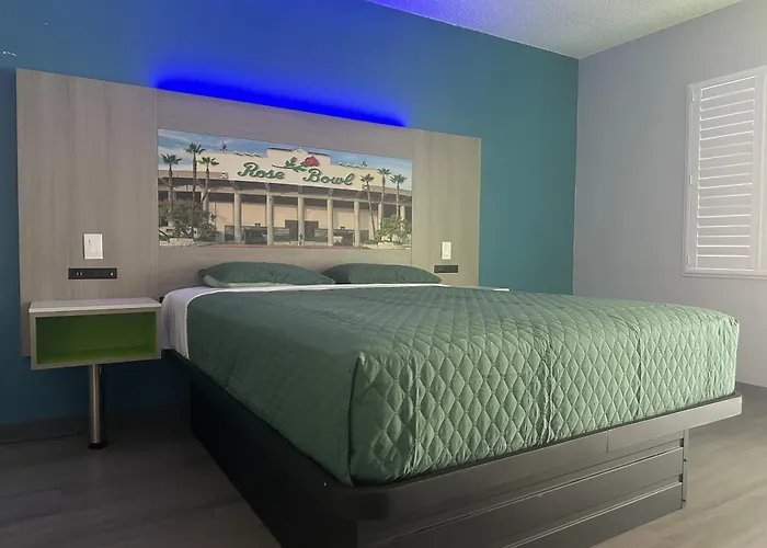 Motel: Hi-Way Host Motel