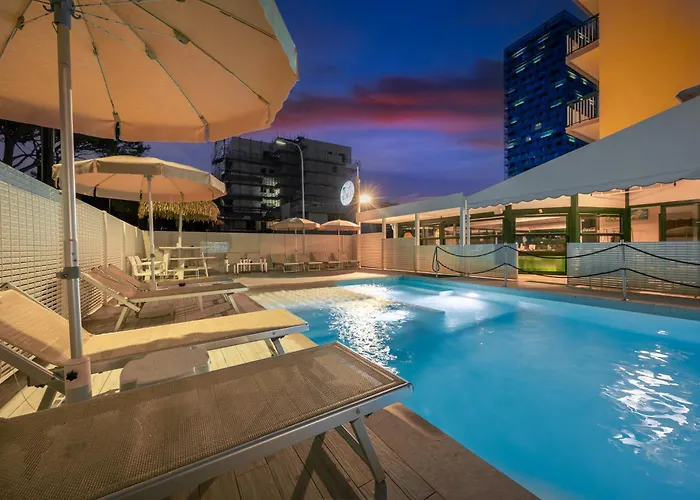 Hotel mit Pool: Hotel Picobello Pineta