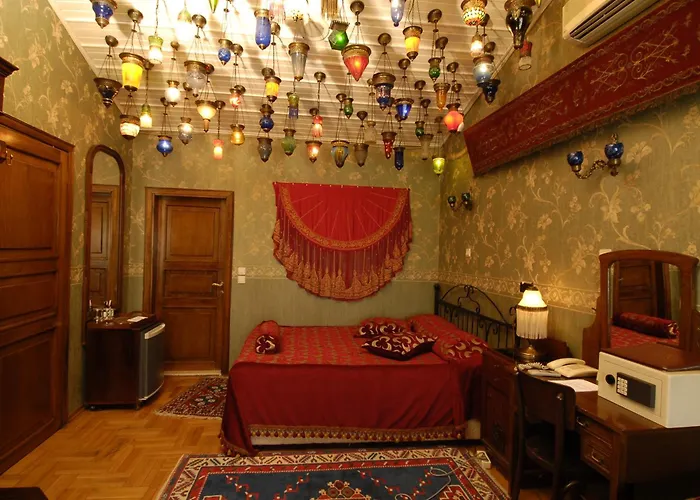 Hotel near College: Kybele Hotel