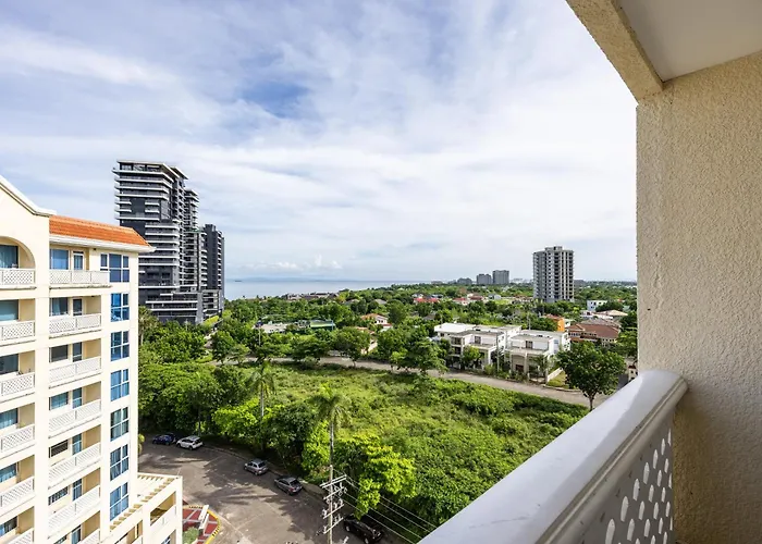 La Mirada Residence, Large 1 Bedroom Condo, Ocean Views, Beaches, 3 Pools, Restaurants