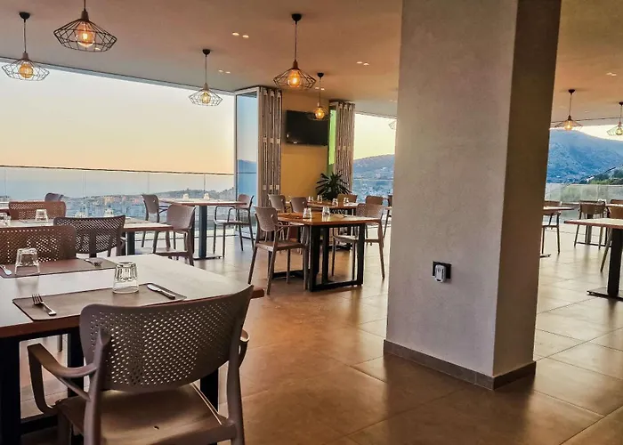 Sunset Shoreline Saranda - Sea View - Free Private Parking - Pool