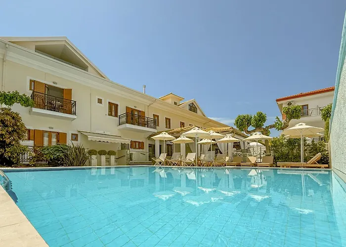 Hotels with pool Rezi