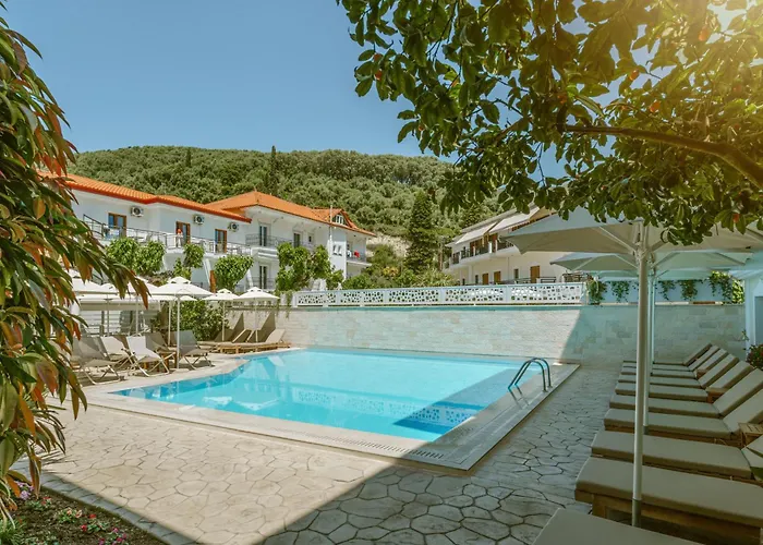 Hotels with pool Rezi