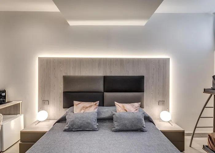 Hotel all'aeroporto: Welcome Inn Napoli Rooms, Private Bathrooms