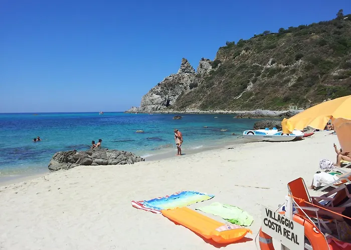 Costa Real - Garden Retreat With Private Beach, Pet Friendly