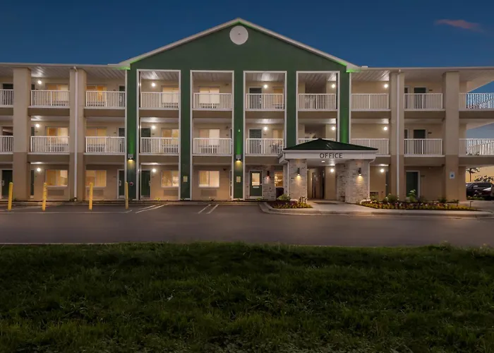 Motels Hometowne Studios By Red Roof Detroit - Livonia