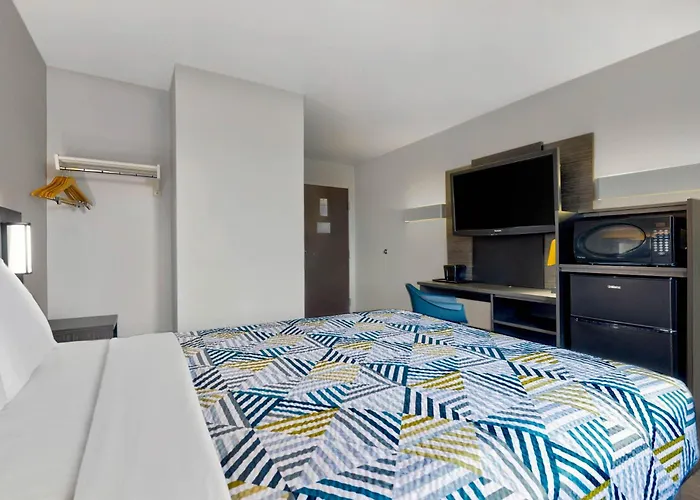 Hotel near College: Motel 6-Marble Falls, Tx