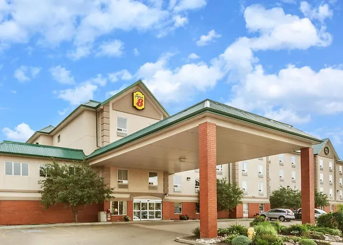 Pet Friendly hotel: Super 8 By Wyndham Edmonton South