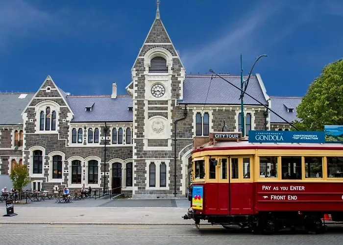 Motel: Tower Junction Motor Lodge: Central Stay with Free Railway Shuttle