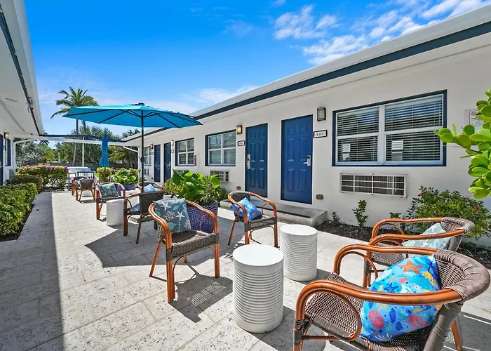 Hollywood Beach Suites And Hotel