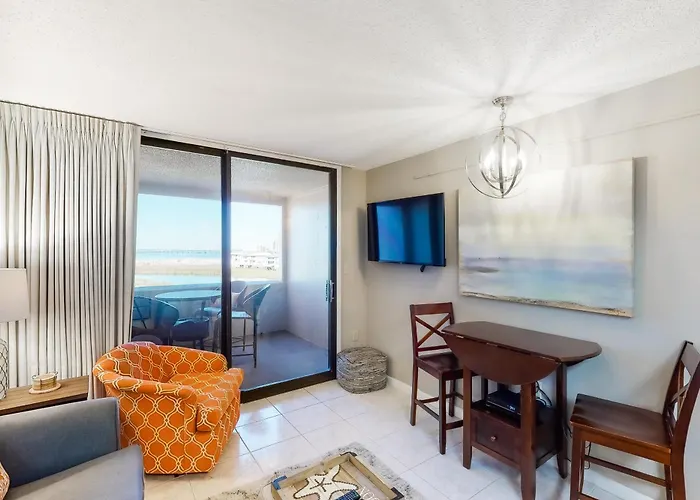 Villa: Jetty East Condos