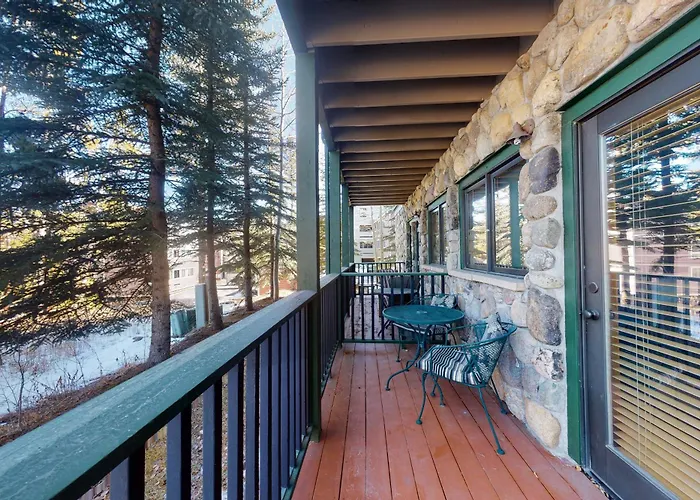 Twin Elk Lodge