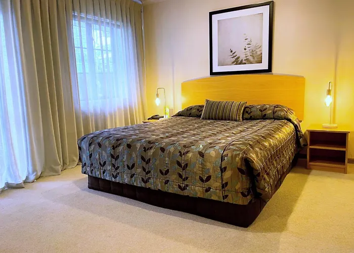 Greenlane Manor Motel