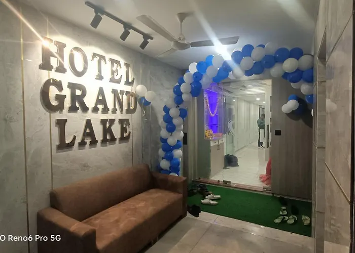 Hotel Grand Lake