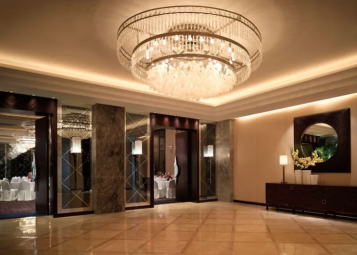 5 star hotels Peninsula Manila