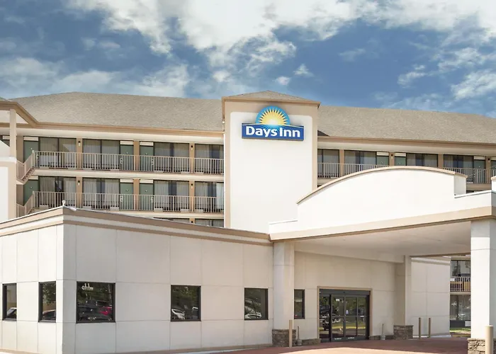 Days Inn By Wyndham Columbus-North Fort Moore
