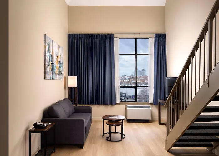 Cheap hotels Huntingdon And Suites