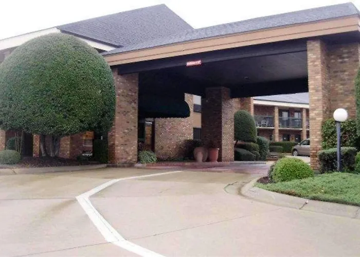 Quality Inn & Suites Searcy I-57