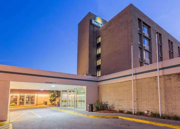Hotel near College: Days Hotel By Wyndham Danville Conference Center
