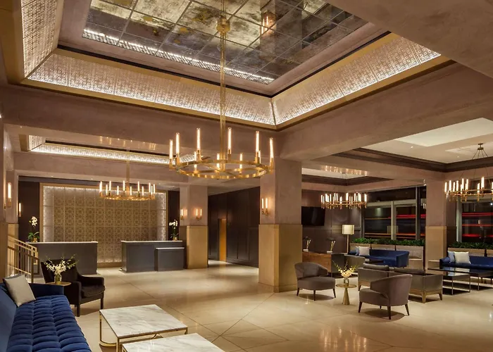 Hotel near College: The Marquette Hotel, Curio Collection By Hilton