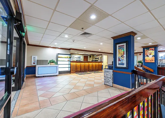 Romantic hotel: New Victorian Inn & Suites Omaha