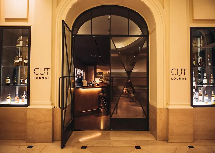 Hotel near College: Beverly Wilshire, Beverly Hills, A Four Seasons Hotel