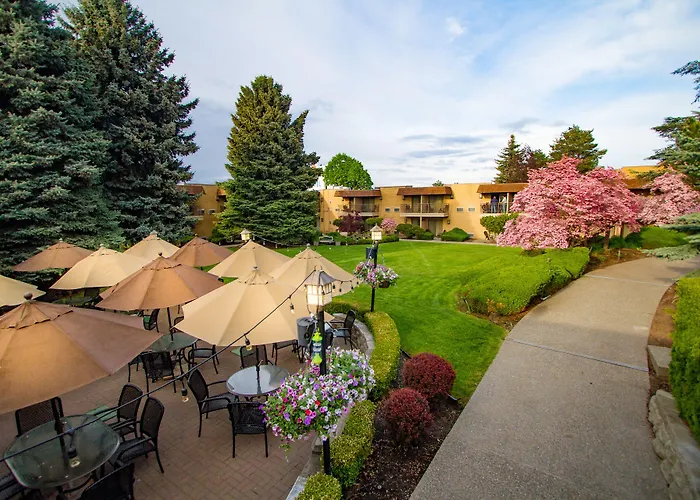 Pet Friendly hotel: Mirabeau Park Hotel