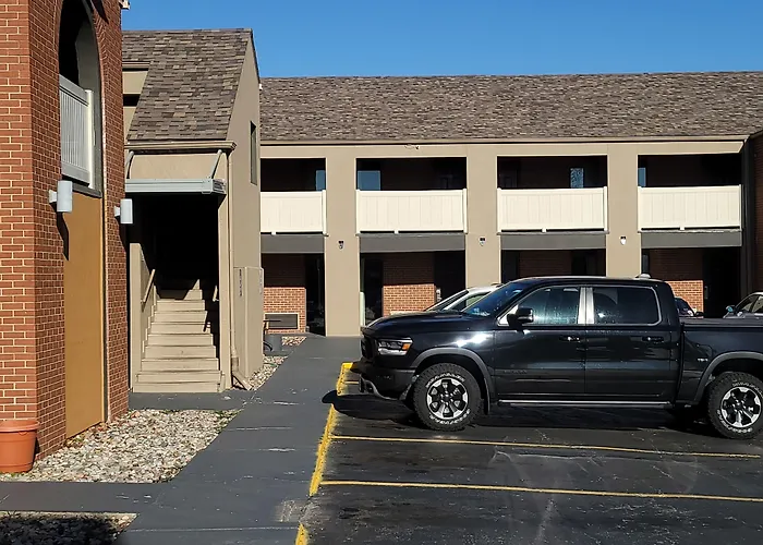 Super 8 By Wyndham Kansas City Airport North
