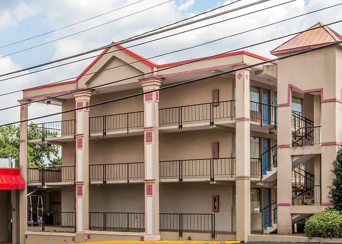 Econo College Park