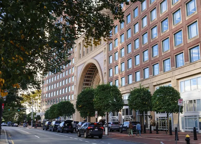 Hotel with view: Boston Harbor Hotel