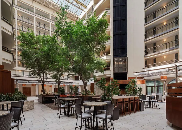 Embassy Suites By Hilton Airport