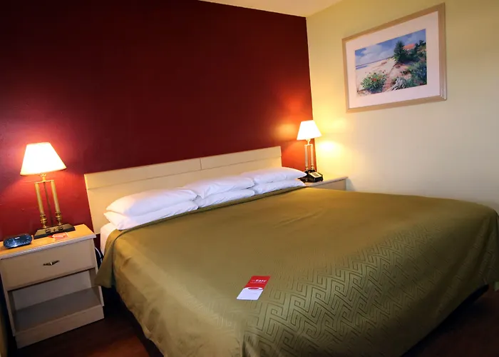 Family Hotel: Econo Lodge Inn & Suites Maingate Central