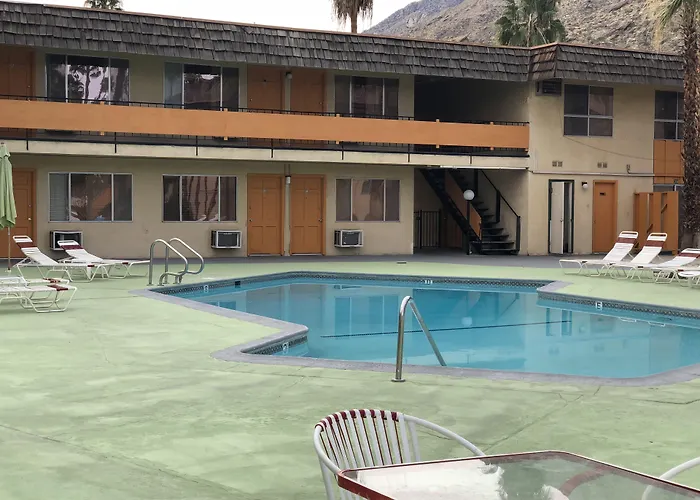 Airport Hotel: Desert Lodge