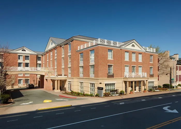 Luxury hotel only: Courtyard By Marriott Charlottesville - University Medical Center